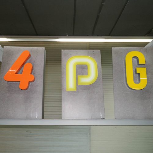 alenio 3D-Leuchtschilder für Werbung – bunte Buchstaben und Zahlen als auffällige Leuchtwerbung